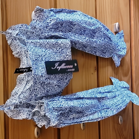 Influence off the shoulder crop top in ditsy blue floral.  NWOT.  Gorgeous. - Picture 6 of 7